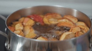 Preparation Dried Fruit Compote Stewed Fruit: vídeo stock (100% livre de direitos) 1105135379 | Shutterstock