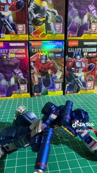 Transformers Stop Motion: Optimus vs Decepticons Battle