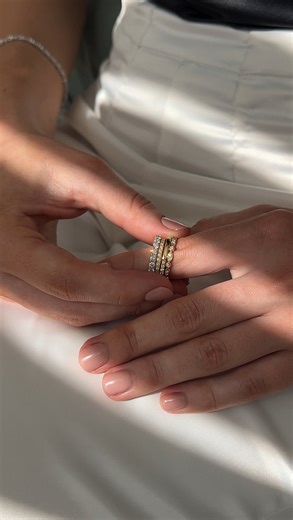 The way a diamond sparkles in the sunlight never gets old 💎 Every facet is designed to capture and reflect light in the most beautiful way. This is what happens when exceptional cutting meets natural brilliance ✨ #DiamondSparkle #LightPlay #PerfectCut #DiamondFacets #BrilliantCut #McLeanAndCo | McLean & Co Jewellers