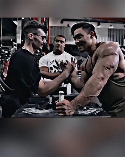 46K views · 118 reactions | He underestimated his 'weak' opponent, but this huge "Hulk" did not expect the surprise the young man was hiding up his sleeve. | Positive | Facebook