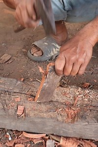 Sati Makes A Sharp Hunting Knife From The Sprocket | The creative