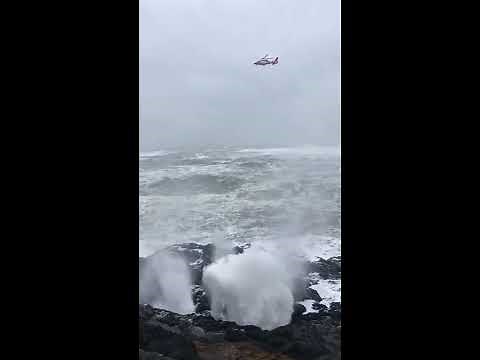 Huge waves at Depoe Bay, Oregon Coast