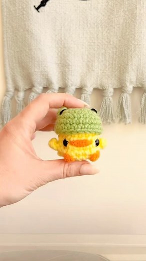 Chicks in eggs for Easter 🐣 Post with other hat options incoming!! These will be available at the @mountwaverleyvillagemarket this Sunday 13th of April 🐰 . . . . . #crochet #handmade #crochetmelbourne #plushies #melbourne #fyp #easter #easteregg #handmadegift | Sarah Maree