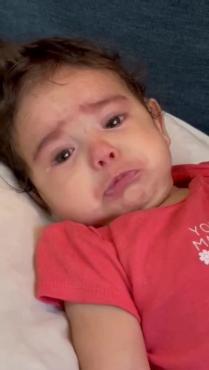 Nadie te hra llorar bebe! Ni la cancion 🫠#madre #mamaprimeriza #madreehija #colecho #crianzarespetuosa #dormirconhijos #familia #bebestiktoks #bebes #fypシ #amadecasa #niñospequeños #lullabysong #canciontriste #bebestristes