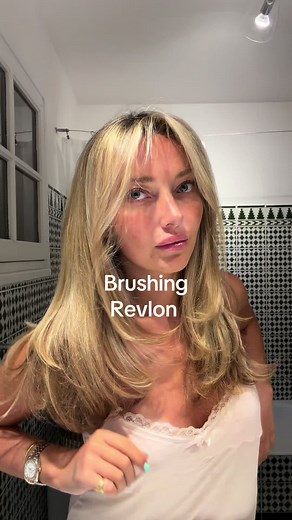 Brushing Revlon : comment réussir le brushing sans sèche-cheveux