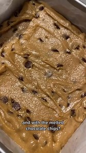 These gluten free blondies are gooey, buttery and delicious! They have a rich and decadent caramel flavor and the best texture. Recipe here https://organicallyaddison.com/gluten-free-blondies/ #blonde #blondie #blondies #brownies #bakingblog #brownbutter #buttery #glutenfreefood #glutenfreerecipes #glutenfreelife #glutenfreeliving #glutenfreeeats #cleaneating #healthybaking #nutfree | Organically Addison