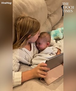 184K views · 568 reactions | This baby looks at her sister with so much love and adoration. 殺 Credit: Krystine Kemp via ViralHog | Bright | Facebook