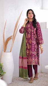 12K views · 74 reactions | Unlock the season's secrets with Senorita's Formal collection, live and filled with fashion delights. Product Code: LDD-02410 Season: Formal 2023 Product line: Formal 3 Piece Suit Color: Megenta & Multicolor Fabric: Masuri Jacquard Plain Fabric Sizes: S/M/L/XL/XXL Age: 25+ years #Senorita #SenoritaLadies #SenoritaGirls #SenoritaKids #FormalCollection23 #NewsArrival #FallWinter #LiveNow | SENORITA | Facebook