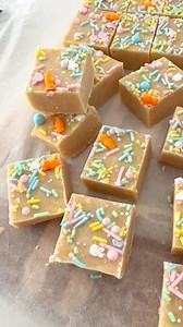 Peanut butter fudge, but make it EASY! 🥜🍫 This 5-ingredient peanut butter fudge is smooth, creamy, and made with Merckens White Chocolate Melts for the ultimate melt-in-your-mouth texture. No baking, no candy thermometer—just mix, melt, and chill!✨ Why you’ll love it:Quick & foolproof—ready in minutes!Perfect for Easter treats & gift-givingCustomizable—add sprinkles, nuts, or drizzle with more chocolate!Here’s how to make it:You’ll need:1 lb Merckens White Chocolate Melts1 (14 oz) can sweetene