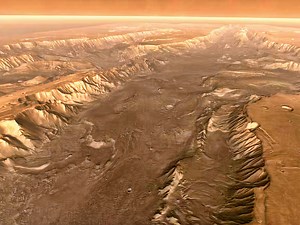 NASA's HiRise Camera Captures Stunning New Images of Valles Marineris, the Grand Canyon of Mars