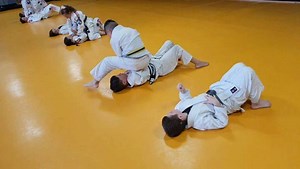 Armbar drills for warm ups #mitrevskimartialarts #martialarts #selfdefense #graciejiujitsu #brazilianjiujitsu #jiujitsu #bjj #wrestling #boxing #mma #mixedmartialarts #kidsjiujitsu #kidsbrazilianjiujitsu #kidsbjj #kidsgrappling #kidswrestling #kidsboxing #kids #kidskickboxing #australia #melbourne #kealba #westernsuburbs #thefutue #blackbelt #fitness #training | Mitrevski Martial Arts Academy