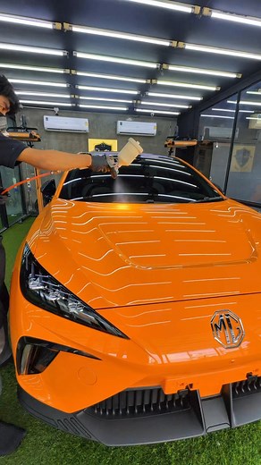 190 reactions | เงาฉ่ำๆเป็นกระจกใสใสหล่อสุดๆไปเลย MG4 สีส้ม...