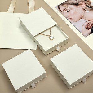 [Hot Item] Custom Bracelet Paper Jewelry Packaging Box Ring Packaging Box with Logo