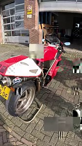 Full Carbon Ducati Superbike 916 SPS Termignoni exhaust Sound Lowlands Smokers Rob Kiewiet #ducati #ducati916 #ducati916sps #classicsuperbike #ducatista #Termignoni #ducati #Racing #bikelifestyle | MotoMadness