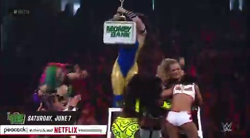 I’ve watched Nikki’s MITB win 100 times and only just noticed there’s a big white “cock” in the background 😭😭😭😭