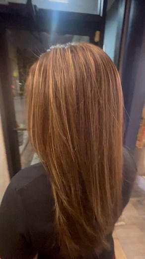 Quick makeover hairstyle by Trisha Mac highlights by DMAC #hairmakeover ##loveforsilver #haircolorist #joico #eastbrunswick #eastcoastlifestyle #joicoeurope #joicokpak | Salon DP Lorana