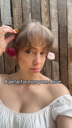 Heidi Feek on Instagram: "Dreamy day in the garden ✨💗"