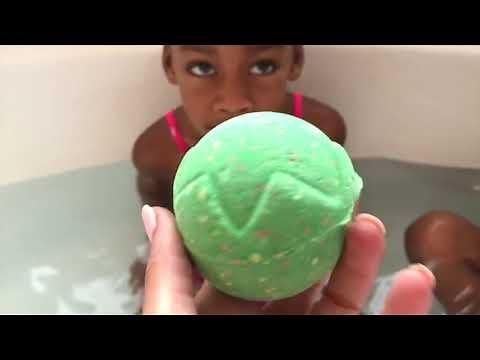 Fidget Spinner Bath Bomb Challenge! Children Learn Colors Family Fun Kids FAIL