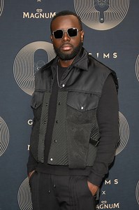 Maitre Gims feat Shirin David : On Off, leur nouveau tube caliente dévoilé à temps pour l'été (VIDEO)