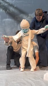 Gebaseerd op de gelijknamige debuutroman van Lex Paleaux, en vertaald naar een beeldende voorstelling genaamd Winterwater hebben , volg het verhaal van Lexje over eenzaamheid op 26 en 27 maart in Bellevue. Kaarten en meer info: https://shorturl.at/ekBMU | Theater Bellevue