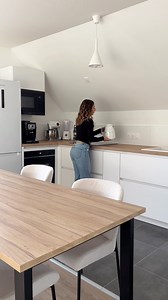 17K views · 56 reactions | J’installe mes nouveaux petits électroménagers @smeg_france que j’ai shoppé sur @amazon.fr 凉✨ ça fait vraiment tout dans la déco vous trouvez pas ? j’ai hâte de m’attaquer aux finitions et la peinture dans cette cuisine pour qu’elle soit 100% terminée ✔️ [collaboration commerciale produits offerts] | Laura R | Facebook