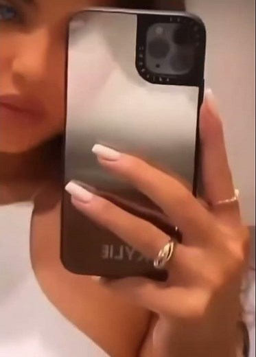 Kylie’s Chain Bikini is the Ultimate Statement!