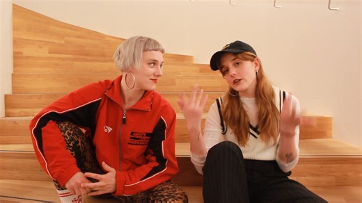 "Es geht um Freundschaft, das Jugendlichsein, um Veränderung, unterschiedliche Lebenssituationen und den Umgang damit in dieser Zeit" - Naemi Friedmann (Regie) und Sarah Wolters (Bühne & Kostüme) über WIE SCHNUPPEN VON DEN AUGEN. Ab 10. April im Mainfranken Theater!  mainfrankentheater.de/schnuppen | Mainfranken Theater Würzburg | Facebook