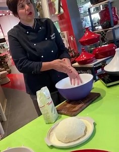 Pane fatto in casa con EMILE HENRY #pane #emilehenry #cucinare #delizia #evento #prismacerignola | Prisma Cerignola