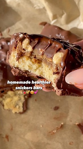 healthier homemade SNICKERS bars 😍🫶🏻 yeah… we went there!!! snickers were one of my favorite candy bars growing up (hello chocolate, peanuts, caramel…the way to my heart) and i was dying to get a healthier version up on my site. these are gluten-free, made with less sugar, and can be made totally dairy-free too! because everyone deserves to have snickers 😊 #snickers #snickersbar #glutenfree #glutenfreerecipes #glutenfreevegan #glutenfreedairyfree #dairyfree #dairyfreedessert #dessertlover #c