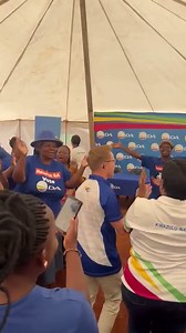 Kube kuhle kakhulu ukwamukelwa umphakathi waseNdwedwe ngenkulu imfudumalo. | Mayor Chris Pappas