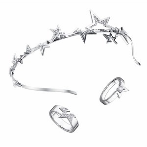 152 reactions | モダンアートのような新作ブライダルジュエリー、abstract star (アブストラクト スター) をふたりのピュアな愛の証に。 https://goo.gl/mSKuUF | TASAKI | Facebook