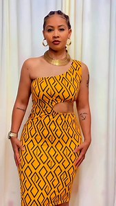 O vestido meu brilho, essa estampa amarelo dourado realça bem tua beleza. Já vai estar disponível a partir de hoje pelo site www.consone.com.br por apenas R$169,99 | Loja Consone