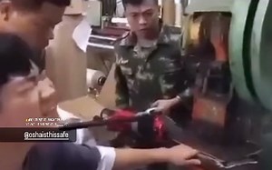 🖐️FIVE FINGER DISCOUNT • 🙌DO NOT PUT YOUR HANDS WHERE YOU WOULD NOT PUT YOUR _______ V.3 • 🎞️FULL VIDEO ON X • 🎥Video Creds: @isg_turkiye • 🖐️HAND SAFETY: Hands ARE the most injured body part AND Safety Precautions CAN Prevent Hand Injuries - without Fingers OR Hands, the ability to work is greatly reduced because Hands ARE one of your greatest assets. • 🧤Ensure Gloves have proper Fit AND have applicable features e.g. Cut Resistant, Grip, Chemical Resistance, etc. • 👀ALWAYS KEEP Hands in 