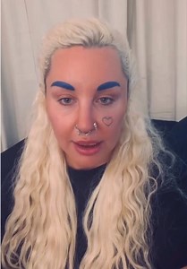 Amanda Bynes shows her new teeth that are magnificent, she is so happy.🦷😍 #amandabynes #amandabynesedit #amandabynesnow #foryou #amandabynesreal