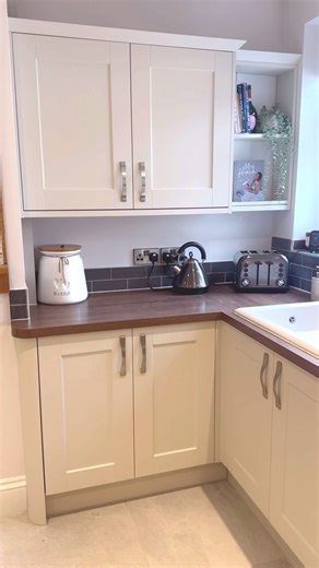 SHAKER KITCHEN VINYL WRAP 🫶 #kitchenwrap #kitchenwrapping #homedecor #kitchendesign #smallbusiness #asmr | FLOWRAP