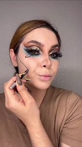 Cleopatra 💀💀 tutorial Maquillaje 3-31 Palette alebrije @prolux_cosmetics Crema @prolux_cosmetics Primer @prolux_cosmetics Lashes “exclusivas “ @bbeautiful.cosmetics Labial @bbeautiful.cosmetics Nails @solcisneros_origstore #cleopatramakeup #cleopatracostume #halloween #hallowenmakeup | Makeup elii