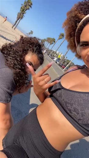 Beach workout vlog #benee #snail | Riley White