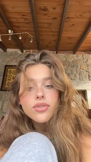 @sabrinacarpenter | Nicole Wallace