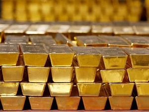 Barrick shares gold windfall with 14% boost to dividends
