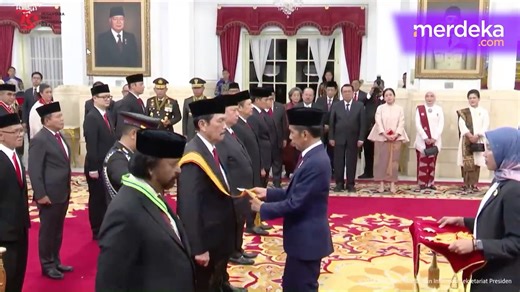 Momen AHY 'Pecah' Bintang dari Presiden Jokowi, Jabat Menteri Baru 5 Bulan Lebih | MERDEKA.com