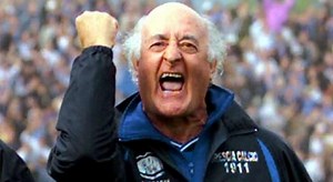 Carlo Mazzone, morto lo storico allenatore: aveva 86 anni. Lanciò Totti nella Roma, la sua mitica corsa sotto la curva