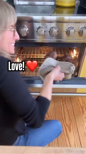 Our popover obsession continues with @jessiesheehanbakes chocolate popovers! So genius!! 💙 Repost @jessiesheehanbakes #popover #popovers #chocolate | The Bake Fest