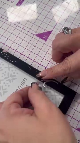20 reactions | Looking to add some shimmering metallic magic to your craft projects? The NEW Spectrum Noir Metallic Paint Markers are just what you need朗 These bold and brilliant pens create swoops of stunning high-shine colour, and work on almost any surface!✨ ️ Shop here!  https://bit.ly/2yB4gBq  https://bit.ly/2SG2buM | Crafter's Companion USA | Facebook