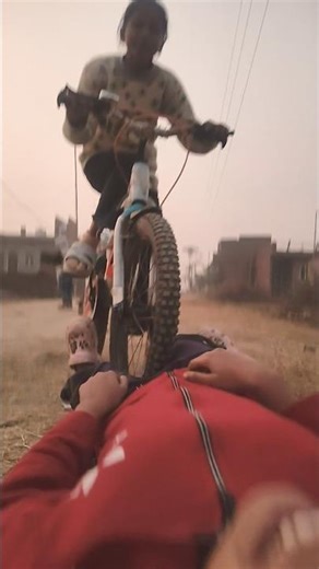 Nanhe Bacho Ki Cycle Chalate Hue Pyari Video