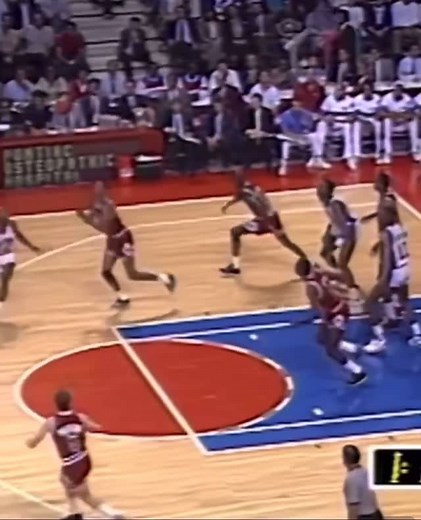 Michael Jordan posterizes Bill Laimbeer! (1989) | officialsports_1001