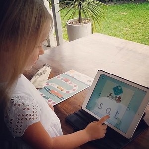 A key feature within our apps is that children can listen to their sounds read aloud. Here is Frankie listening to the sounds in the levels prior to reading the stories. Download them for $5.99 on the App Store and Google Play! | Decodable Readers Australia