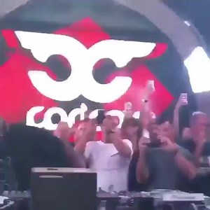 Carl Cox bringing the good vibes to Cocorico! 🇮🇹 ID: Round Table Knights - Calypso | Techno Fraternity