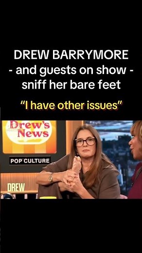 #DrewBarrymore and her guests smell her bare feet on live TV #drewbarrymoreshow