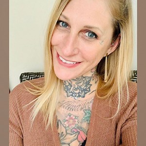 How this tattoo artist with metastatic breast cancer is helping other cancer patients