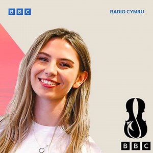 “Hwn ydy un o’r pethau mwyaf cyffrous dwi erioed ‘di cael bod yn rhan ohono fo!”朗 Lle arall allwch chi glywed cerddoriaeth Gwenno, Sŵnami, Frank Ocean a Billie Eilish yn yr un stafell?! Cyngerdd Chill efo Sian Eleri a Cherddorfa Genedlaethol Gymreig y BBC ️Dydd Sadwrn 18 Mawrth Pontio, Bangor Tocynnau https://www.bbc.co.uk/events/e469hn?lang=cy | BBC Radio Cymru | Facebook